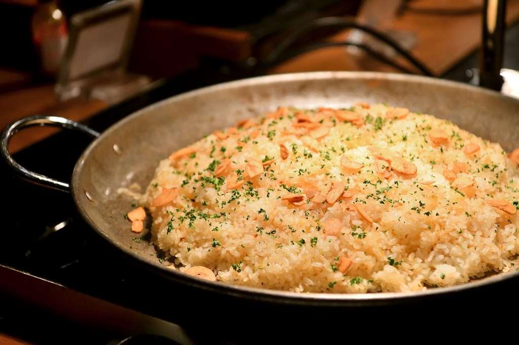 Nagoya Prince Hotel Sky Tower Nhà hàng bức ảnh A pan of chicken and rice casserole