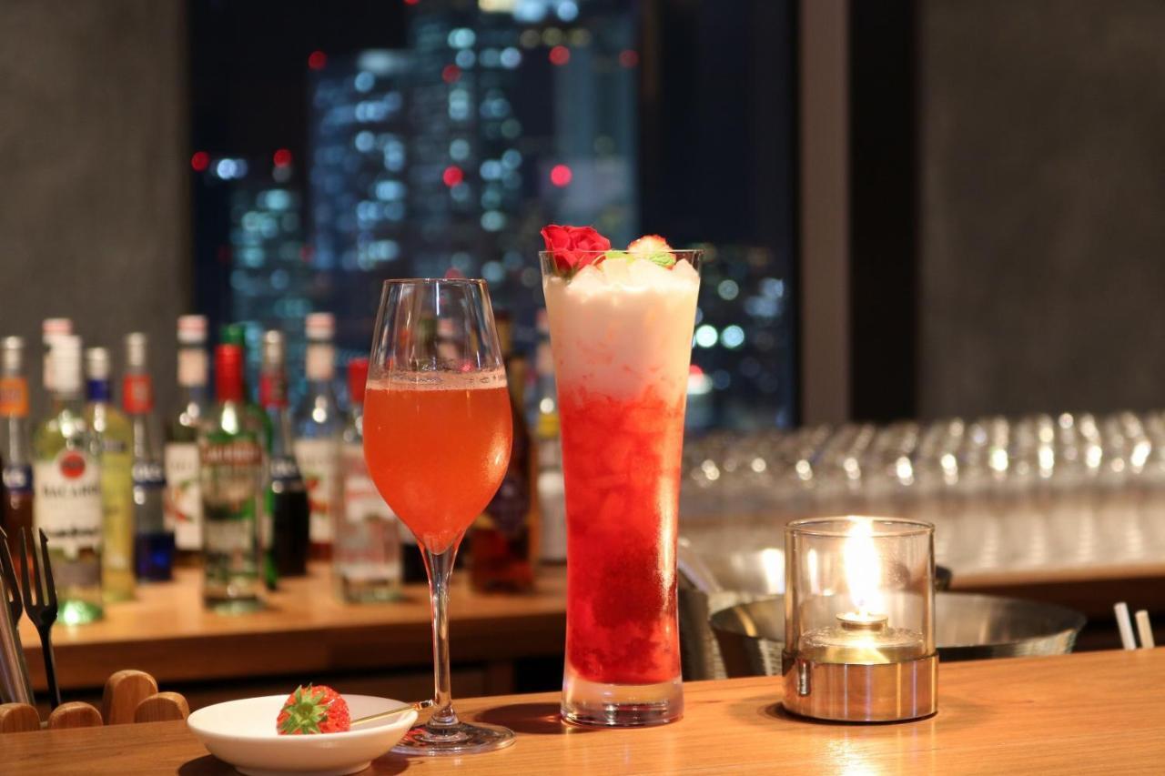 Nagoya Prince Hotel Sky Tower Phòng bức ảnh A cocktail at the bar